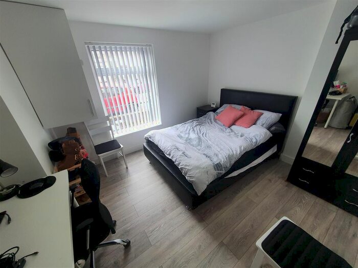 1 Bedroom Flat To Rent In Russell Street, Cathays, Cardiff, CF24