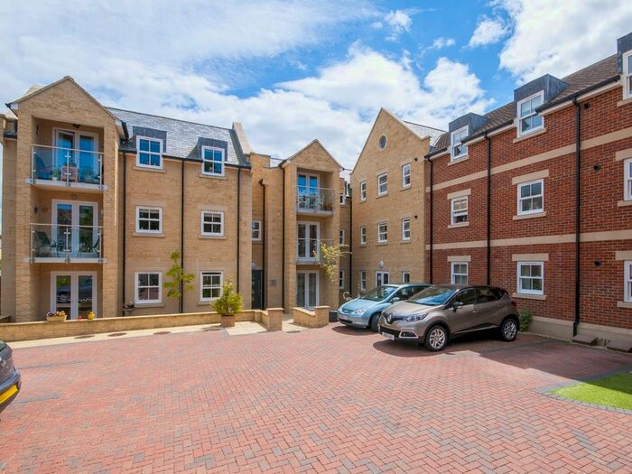 1 Bedroom Flat To Rent In Woodstock Road, Witney, OX28