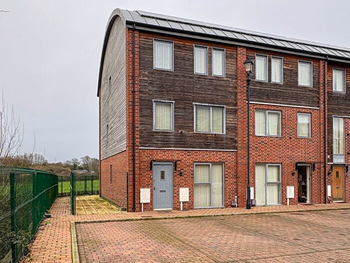 4 Bedroom End Of Terrace House To Rent In Sangha Close, Leicester, LE3