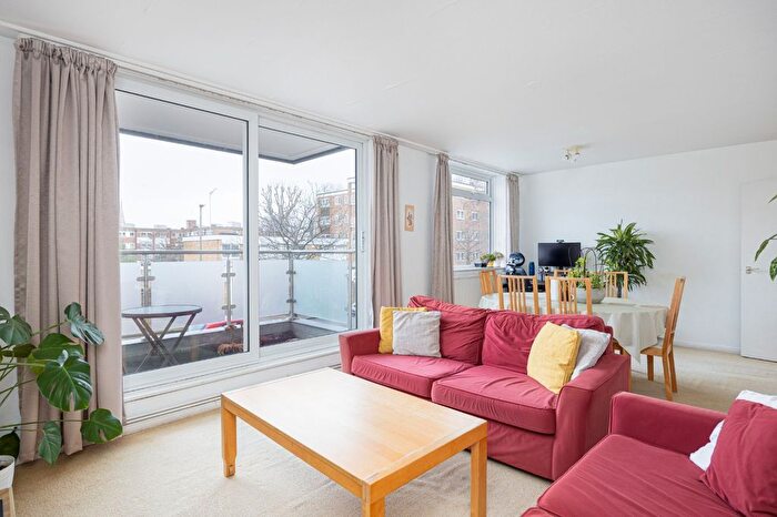2 Bedroom Flat To Rent In Grosvenor Court, Rayners Road, SW15