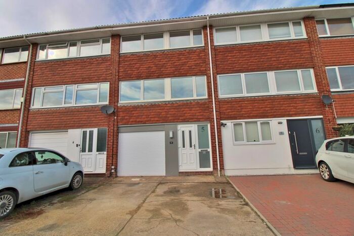 4 Bedroom Terraced House To Rent In Edwards Gardens, Swanley, BR8