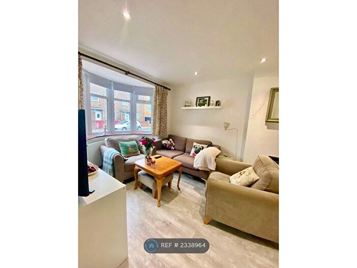 2 Bedroom Semi-Detached House To Rent In Dundee Road, London, E13