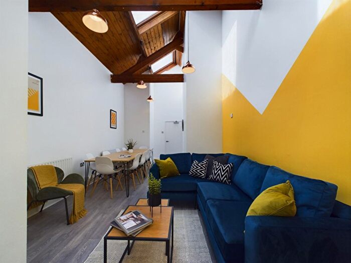 9 Bedroom Semi-Detached House To Rent In Bower Road, Sheffield, S10