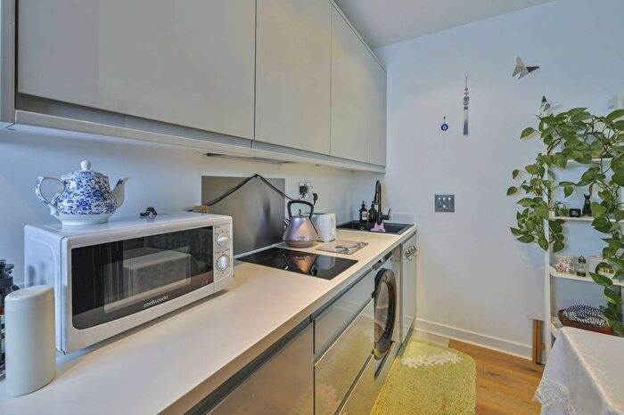 Studio For Sale In Bromyard House, East Acton, London, W3