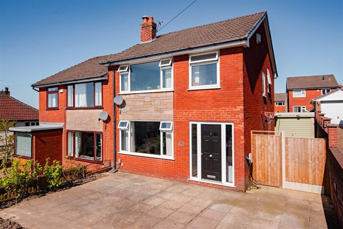 3 Bedroom Semi-detached House For Sale In Brownlow Road, Horwich, Bolton, BL6