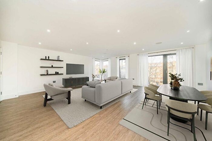 3 Bedroom Flat For Sale In East Hill, Wandsworth, SW18