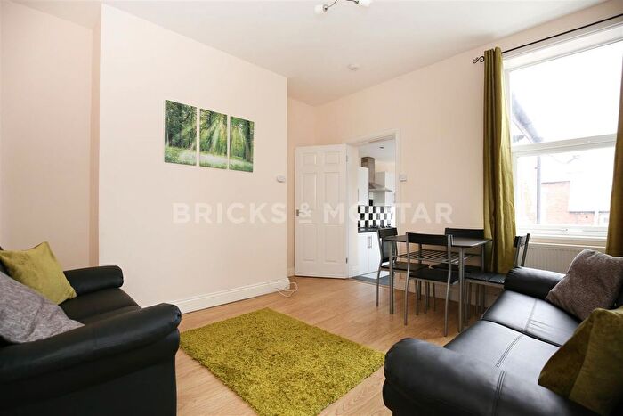3 Bedroom Flat To Rent In Eighth Avenue, Heaton, Newcastle Upon Tyne, NE6