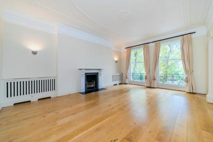 4 Bedroom Flat To Rent In Campden Hill Road, London, W8