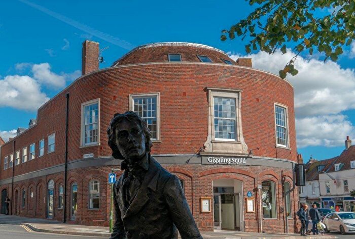 2 Bedroom Flat To Rent In Unicorn House, Eastgate Square, Chichester, PO19