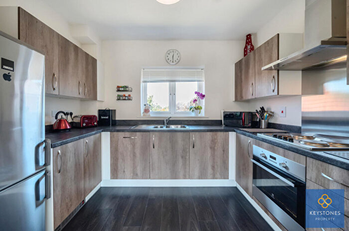 2 Bedroom Apartment For Sale In Bakery Close, Chadwell Heath, RM6