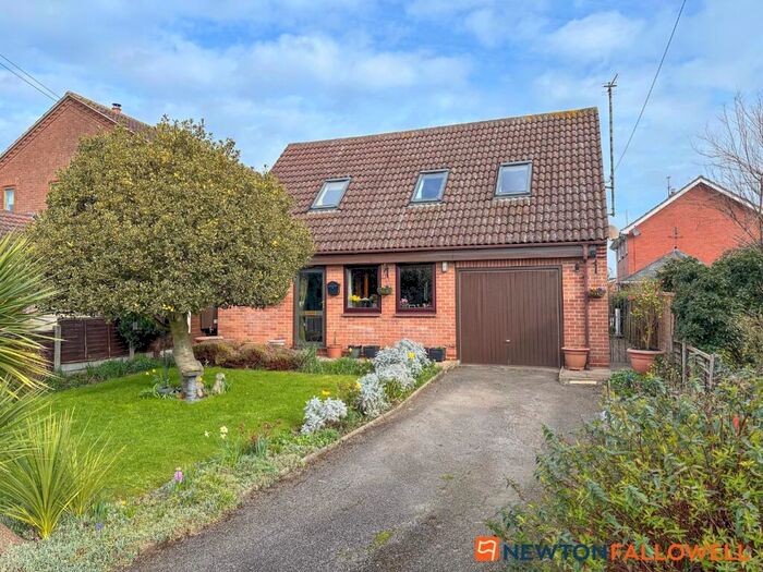 3 Bedroom Detached House For Sale In Main Street, Claypole, NG23