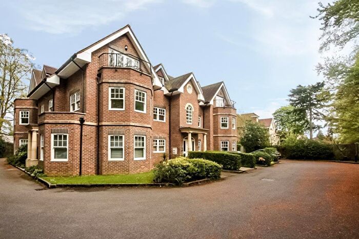 2 Bedroom Flat To Rent In Shuna, Woodham, KT15