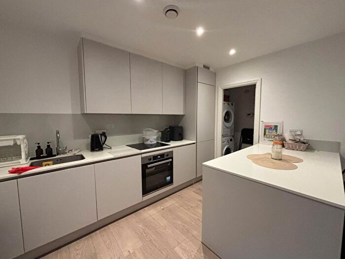 1 Bedroom Flat To Rent In Woodside Walk, London, SE23