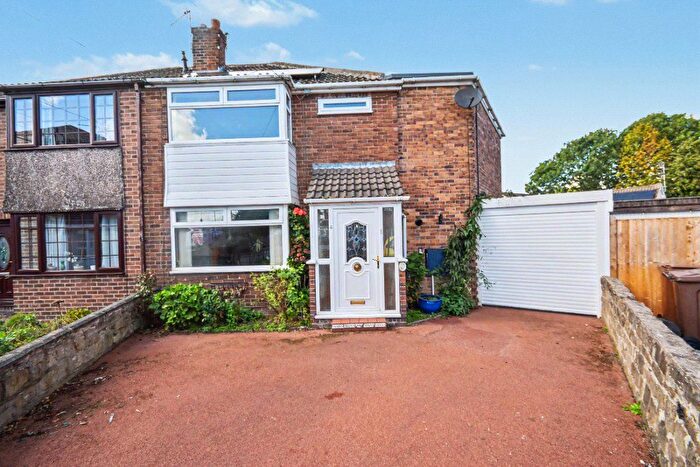 4 Bedroom Semi Detached House For Sale In Lynwood Close, Streethouse, Pontefract, West Yorkshire, WF7