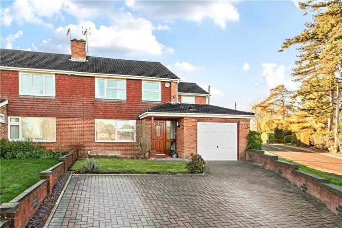 4 Bedroom Semi-Detached House For Sale In Kinver Close, Romsey, Hampshire, SO51