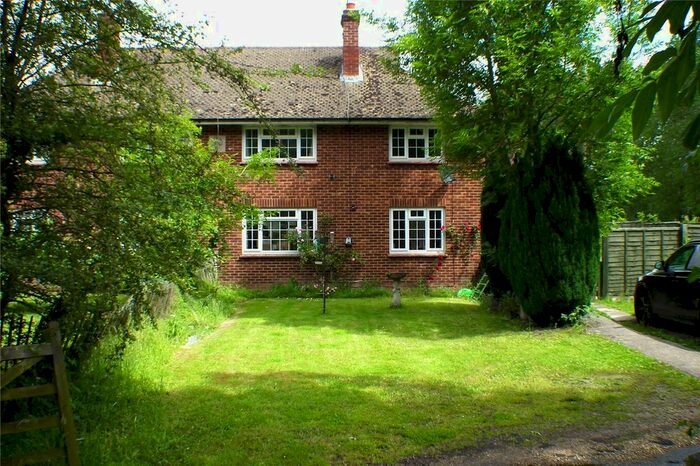 3 Bedroom Semi-Detached House To Rent In Tonbridge Road, Wateringbury, Kent, ME18