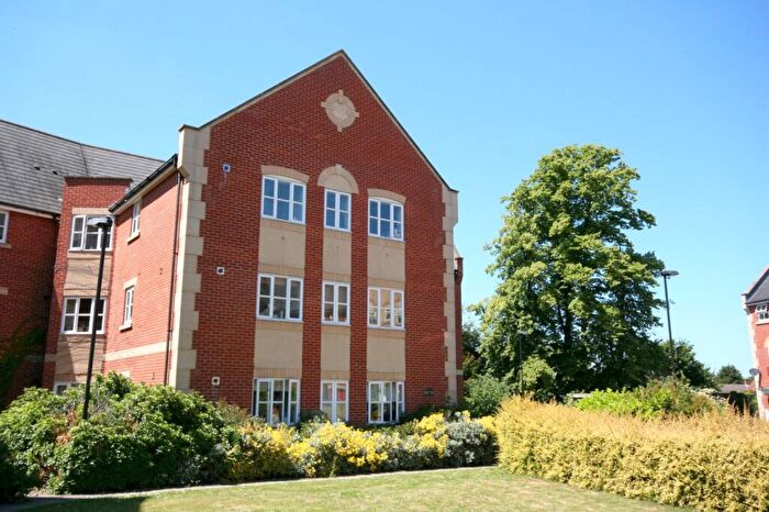 2 Bedroom Apartment To Rent In Bennett Crescent, OX4