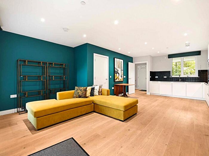 3 Bedroom Apartment To Rent In Cotton Street, London, E14