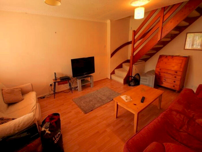 2 Bedroom House To Rent In Well Close Rise, Leeds, LS7