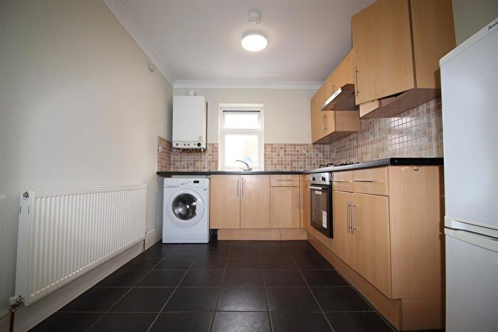 3 Bedroom Flat To Rent In First Avenue, London, E17
