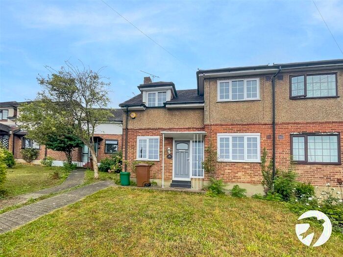 3 Bedroom End Of Terrace House To Rent In Madden Avenue, Chatham, Kent, ME5