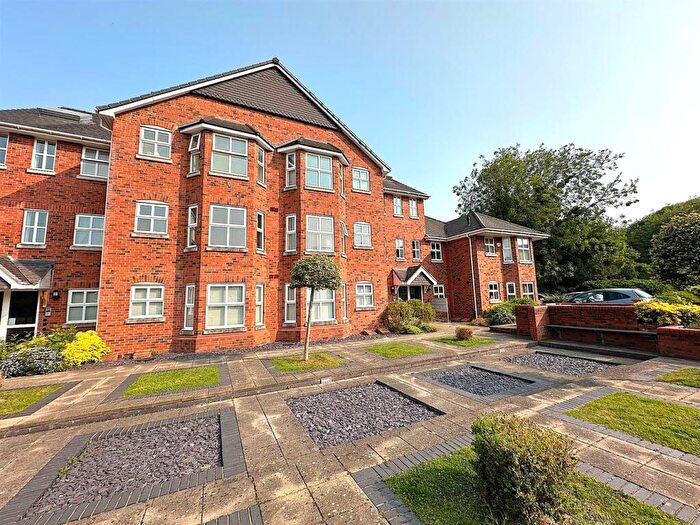 2 Bedroom Flat To Rent In Crownoakes Drive, Wordsley, DY8