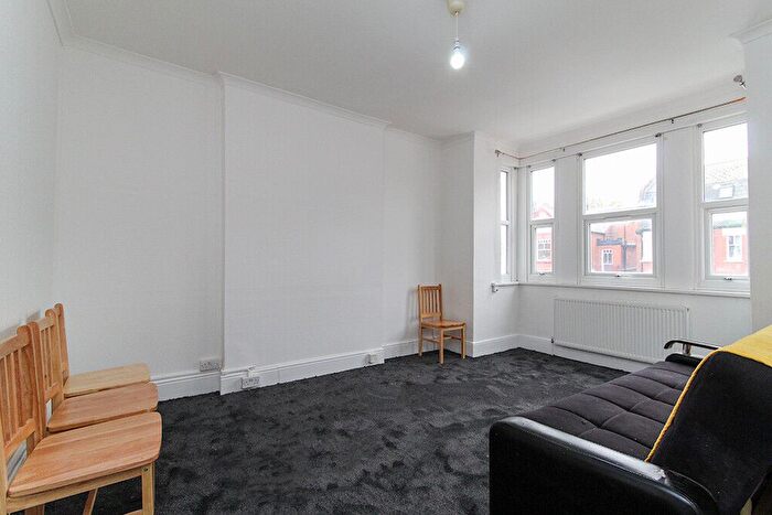 2 Bedroom Flat To Rent In Melrose Avenue, Willesden Green, NW2