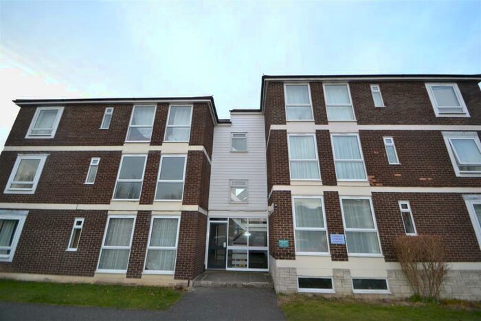 3 Bedroom Flat To Rent In Bilbao Court, Andover, SP10