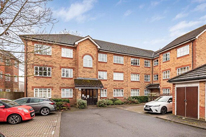 2 Bedroom Apartment For Sale In Elliotts Way, Caversham, Reading, RG4