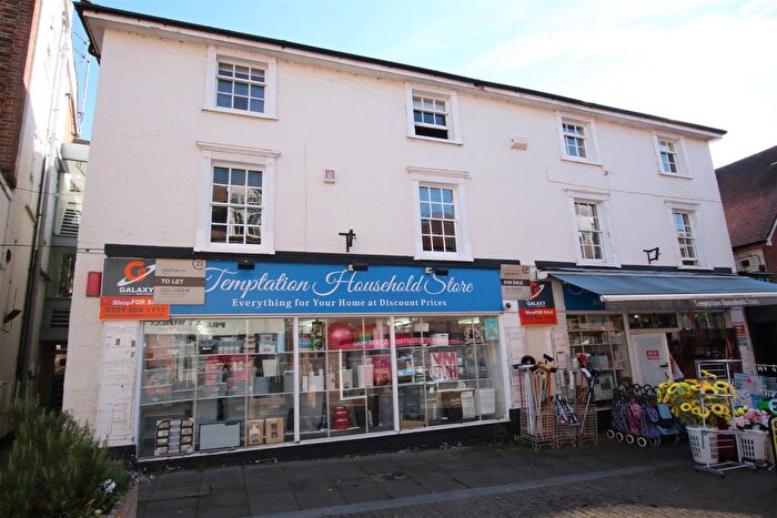 1 Bedroom Flat For Sale In High Street, Leatherhead, KT22