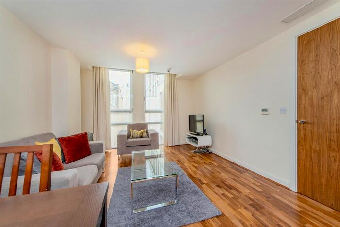 2 Bedroom Flat For Sale In Lamb's Passage, London, EC1Y