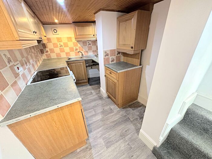 2 Bedroom End Of Terrace House To Rent In Trooper Lane, Halifax, HX3