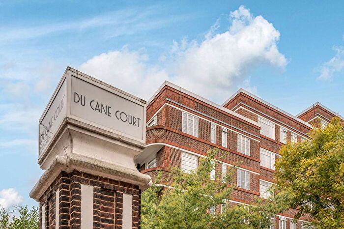 2 Bedroom Flat For Sale In Balham High Road, Balham, London, SW17