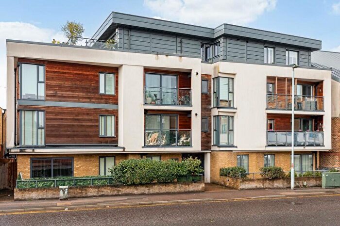 2 Bedroom Flat For Sale In Mill Road, Hertford, Hertfordshire, SG14