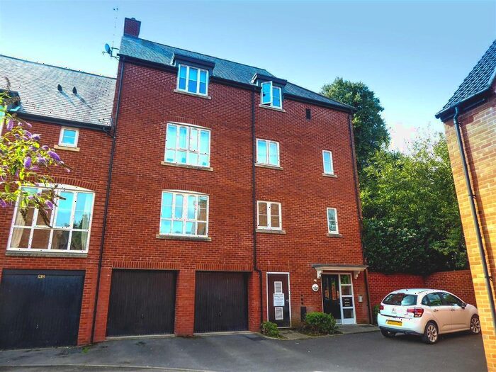 2 Bedroom Flat To Rent In Forge Road, Dursley, GL11