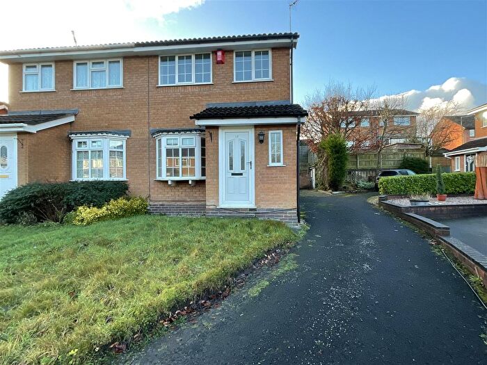 3 Bedroom Semi-Detached House To Rent In Thames Close, Congleton, CW12