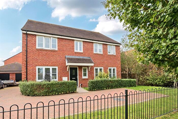 5 Bedroom Detached House For Sale In Pauling Close, Aston Clinton, HP22