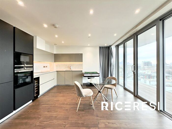 1 Bedroom Flat To Rent In Piazza Walk, London, E1