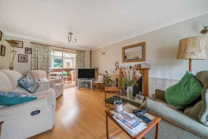 4 Bedroom Detached House For Sale In Postmill Close, Croydon, CR0