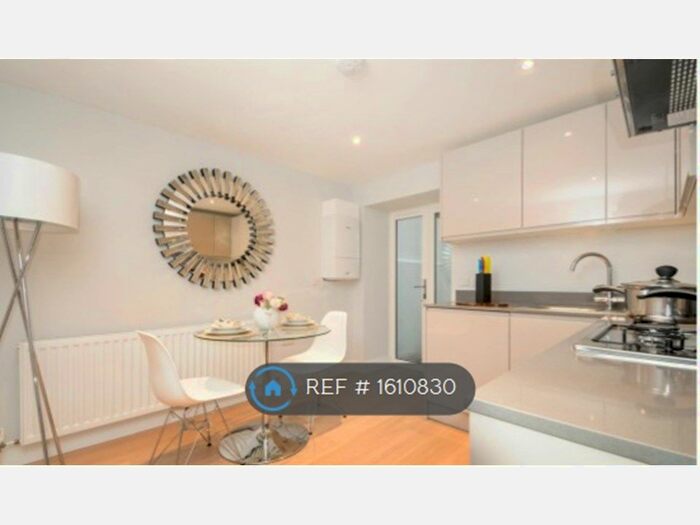 1 Bedroom Flat To Rent In Garratt Lane, London, SW18