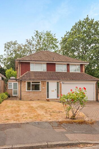 4 Bedroom Detached House For Sale In Cheyne Close, Gerrards Cross, Buckinghamshire, SL9