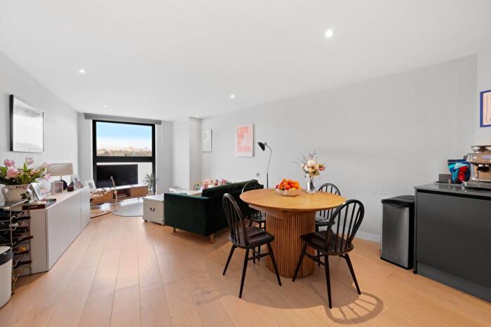 2 Bedroom Flat To Rent In Homestead Heights, Tottenham Lane, N8