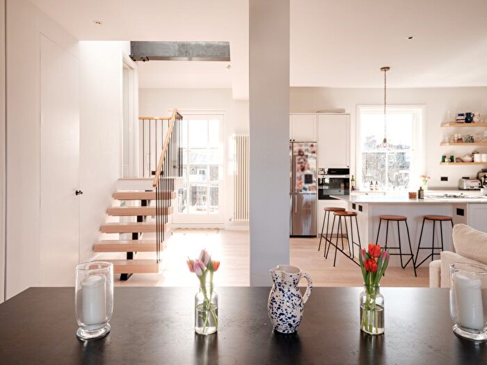 3 Bedroom Flat For Sale In Oxford Gardens, North Kensington, W10