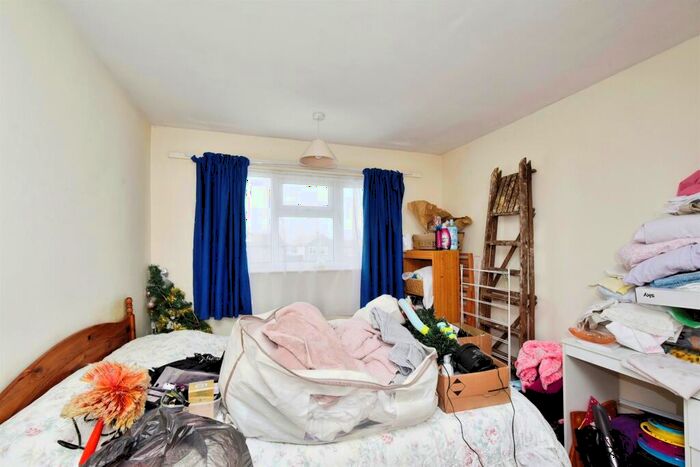 3 Bedroom Terraced House For Sale In Carstairs Avenue, Swindon, SN3