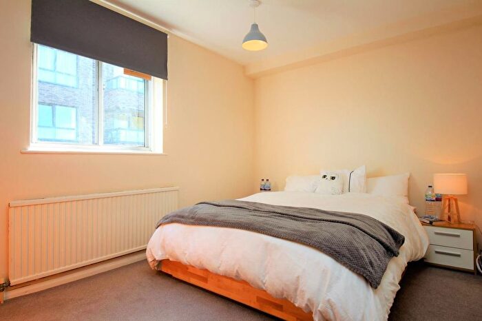 1 Bedroom Flat To Rent In Upper Richmond Road, Putney, SW15