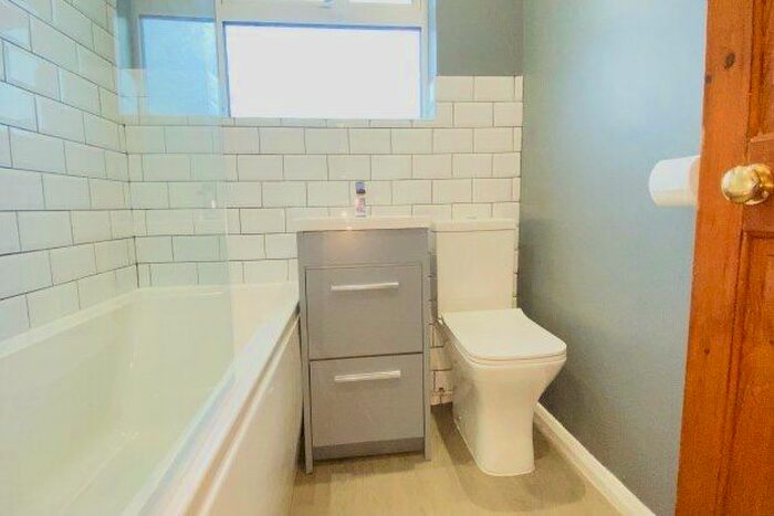 3 Bedroom Property To Rent In Rose Street, Rochester, ME1