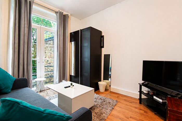 1 Bedroom Flat To Rent In Queens Road, SE15