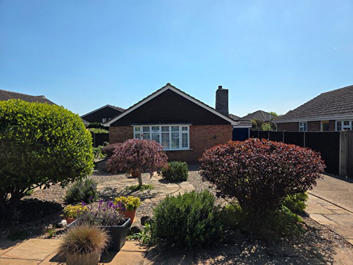 3 Bedroom Bungalow For Sale In Cherington Gate, Maidenhead, Berkshire, SL6