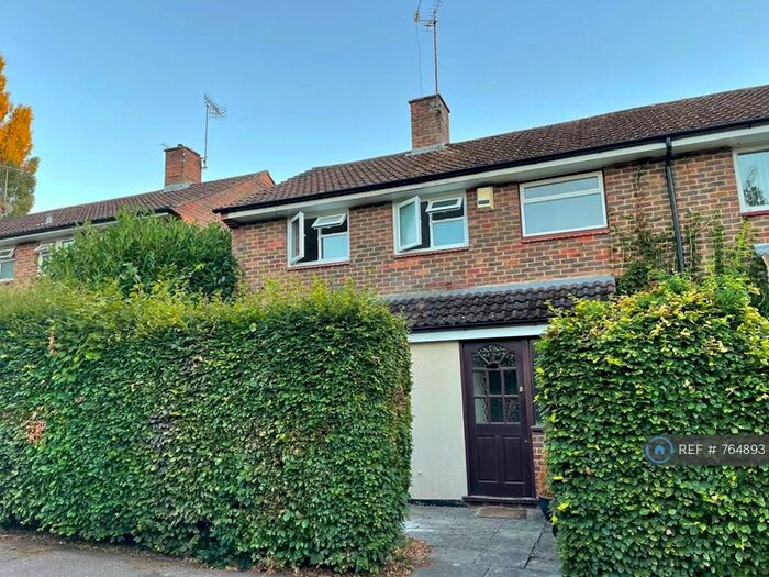 3 Bedroom Semi-Detached House To Rent In Spring Plat, Crawley, RH10