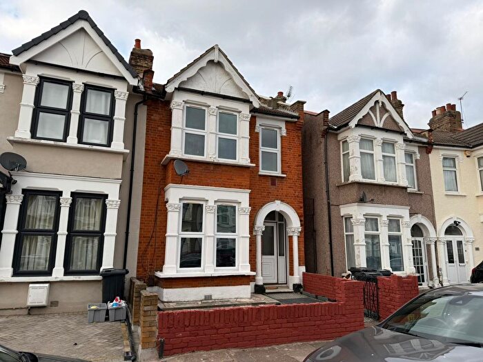3 Bedroom End Terrace House To Rent In Kimberley Avenue, Ilford, IG2
